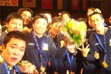 3位で表彰を受けるフェニックス