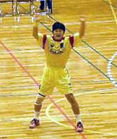 相手を威圧する富田選手
