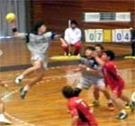 地元の声援を後押しにプレーする 武田選手
