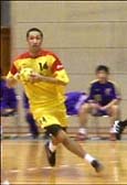 すばやい速攻を見せる千々波選手