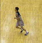 速攻に出る末松選手