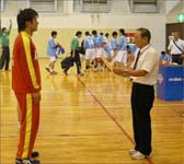表彰を受ける高木キャプテン