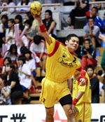 シュートする松林選手