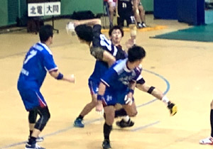 力強いポストプレーが光った 力強いポストプレーが光った