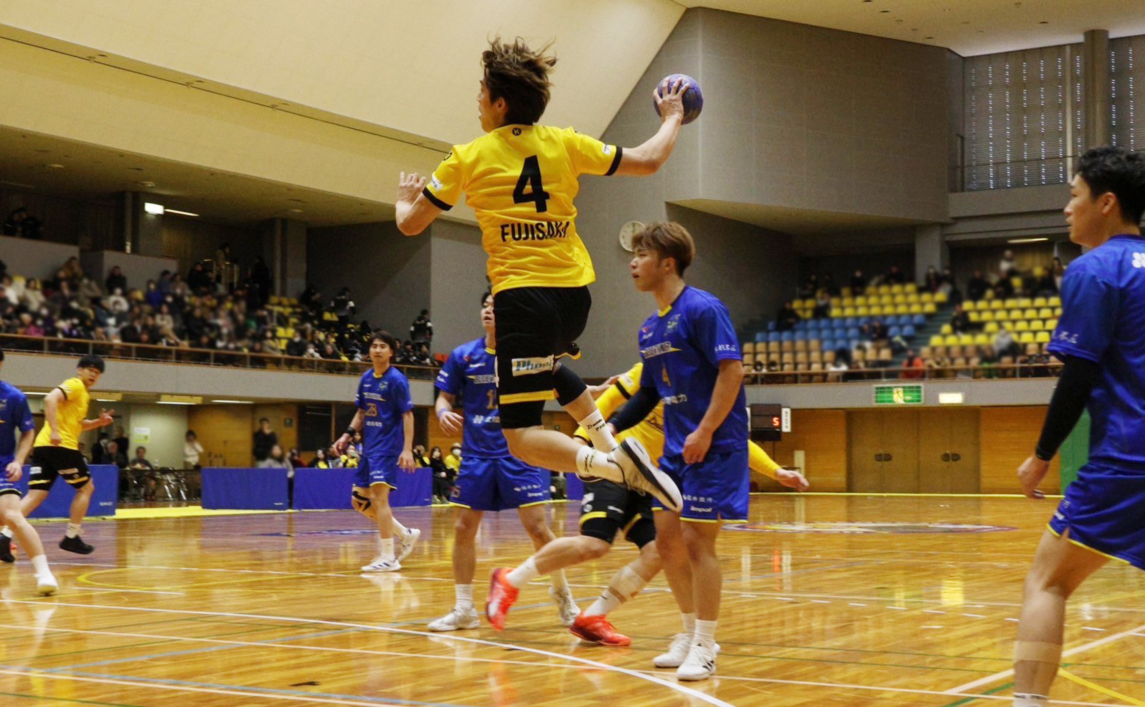 スピードのあるプレーでOFを牽引した藤坂選手 スピードのあるプレーでOFを牽引した藤坂選手