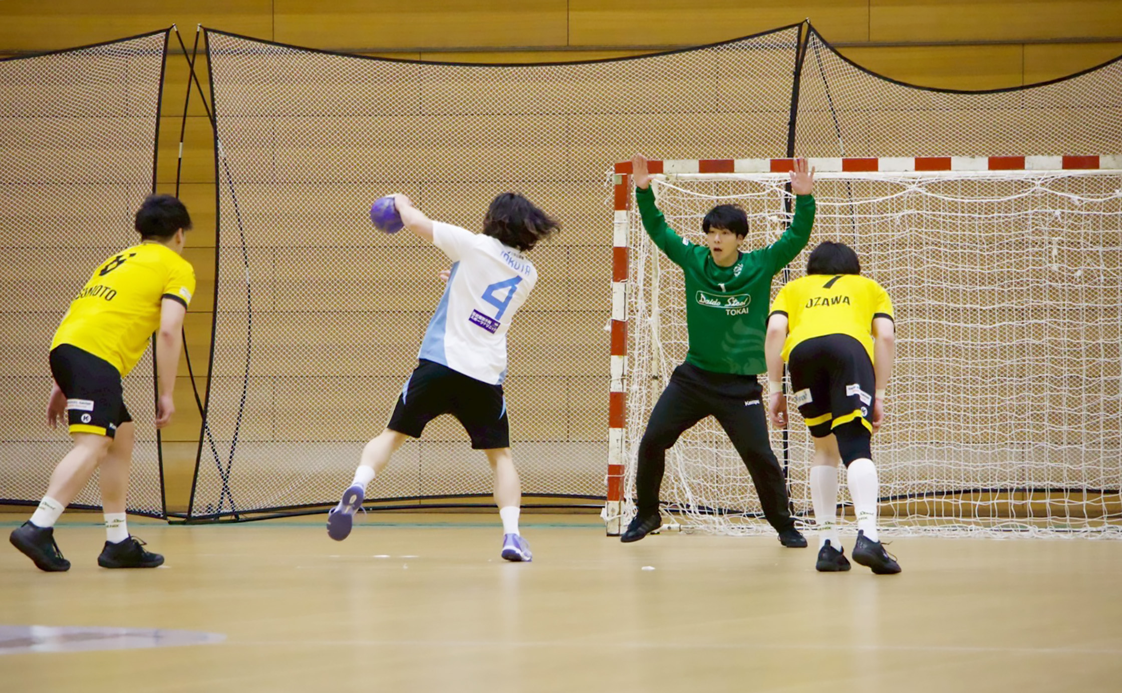 スーパーセーブの連発で、チームを勝利に導いてくれた友兼選手 スーパーセーブの連発で、チームを勝利に導いてくれた友兼選手