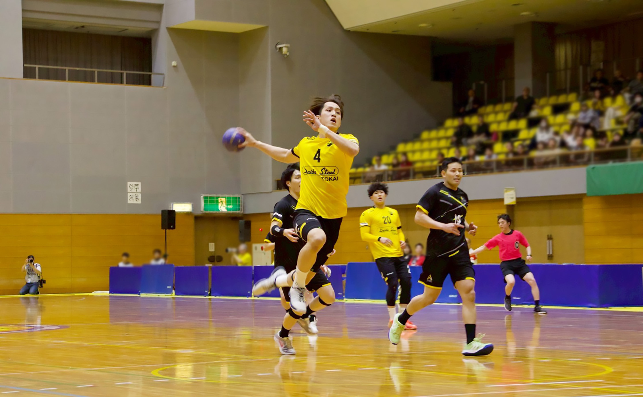 スピードあるプレーで10得点の藤坂選手 スピードあるプレーで10得点の藤坂選手