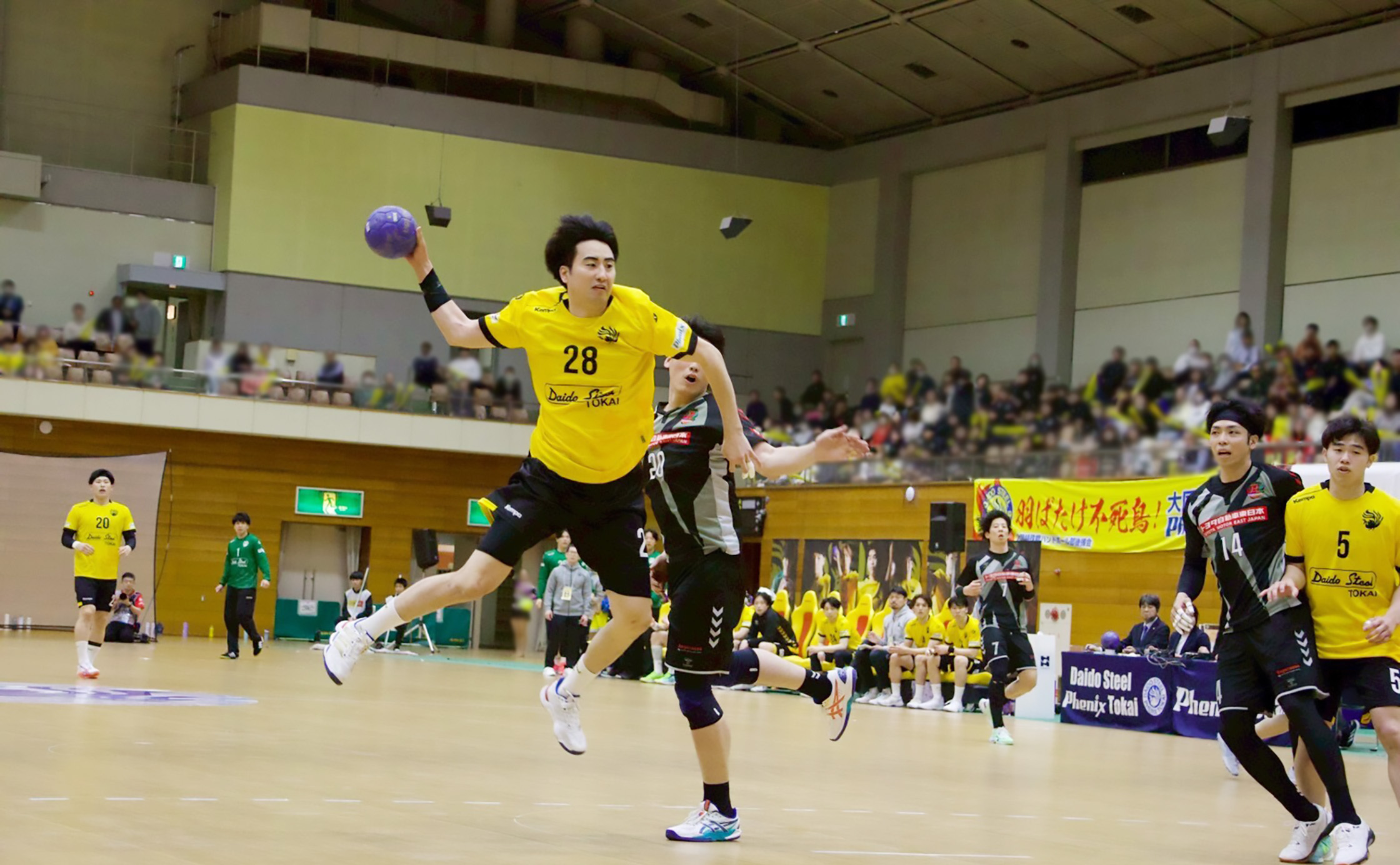 勝利への執念。中田選手の気迫溢れるプレーがチームを鼓舞。