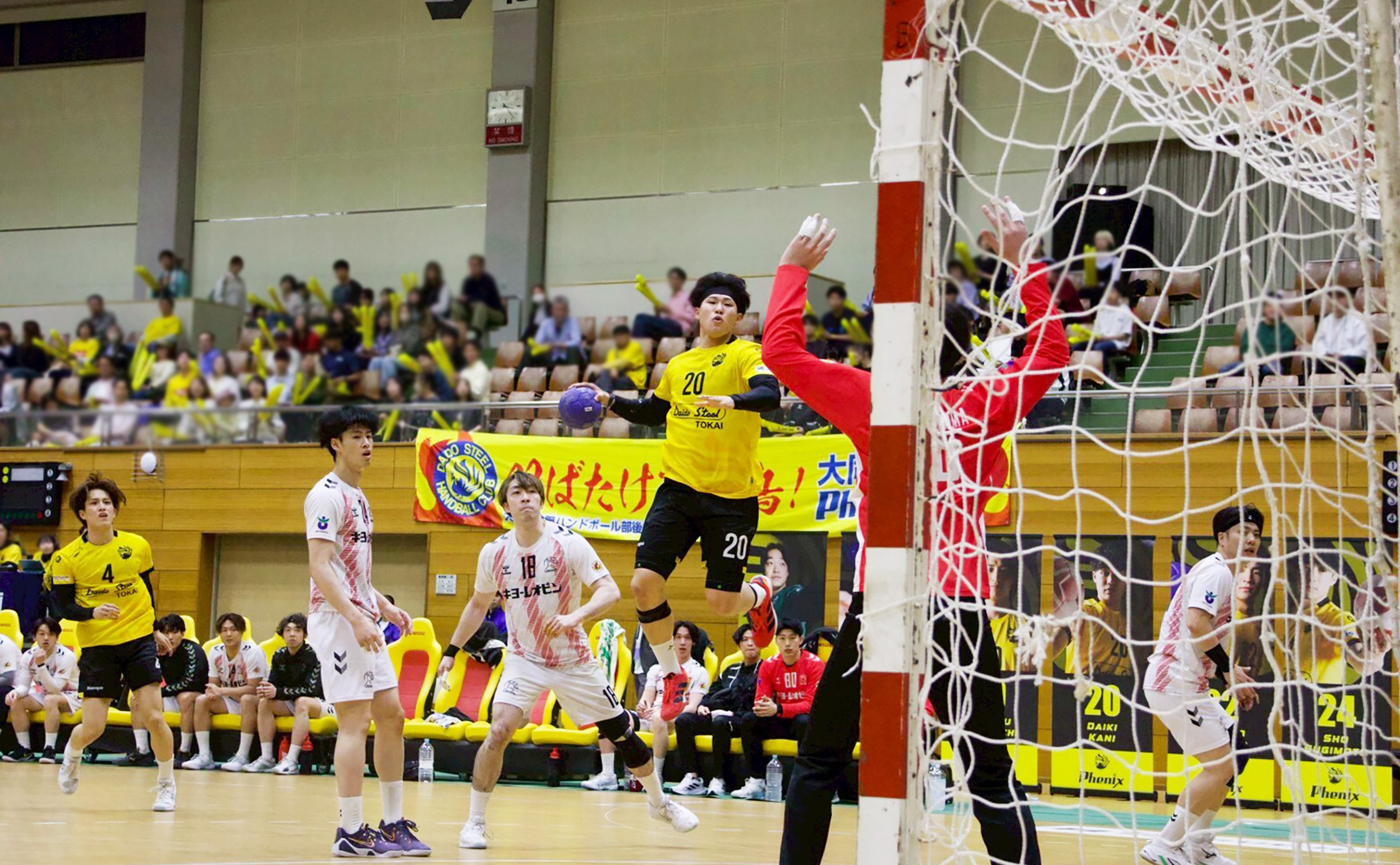 可児選手、豪快なジャンプシュート。