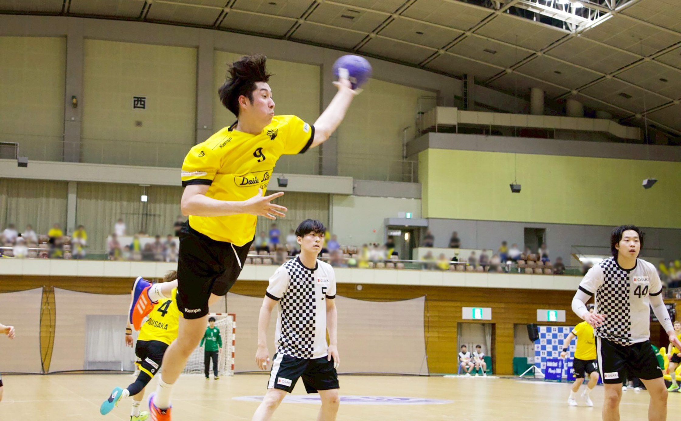 佐藤選手、果敢なジャンプシュートで存在感を示す