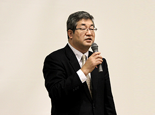 挨拶する新貝オーナー 挨拶する新貝オーナー
