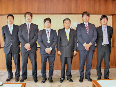 鈴木市長との記念写真