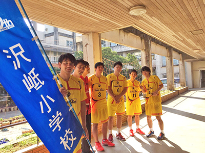 東江選手の母校、沢岻小学校へ行ってきました! 東江選手の母校、沢岻小学校へ行ってきました!