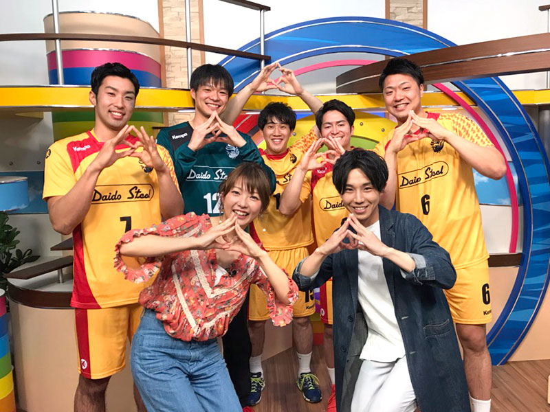 出演者のみなさんと東海市ポーズで 出演者のみなさんと東海市ポーズで