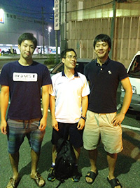 お世話になった大城章コーチ(中央)と野村さん(右) お世話になった大城章コーチ(中央)と野村さん(右)