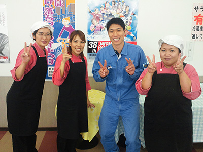 美味しい食事を提供してくれる魚国の皆さん 美味しい食事を提供してくれる魚国の皆さん