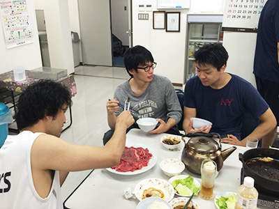 さっきからどこ見てるの? さっきからどこ見てるの?