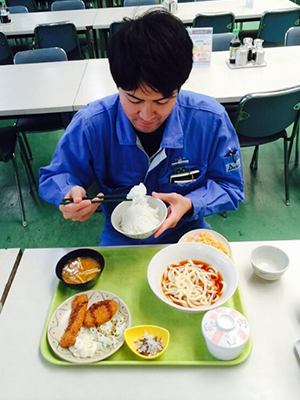 ご飯をたくさん食べて体重UPします! ご飯をたくさん食べて体重UPします!