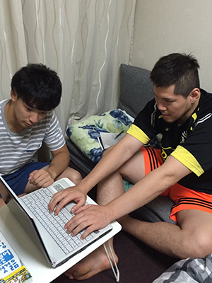 日本語に苦戦しながら原稿を作成中 日本語に苦戦しながら原稿を作成中