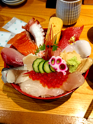 ボリューム満点の海鮮丼! ボリューム満点の海鮮丼!