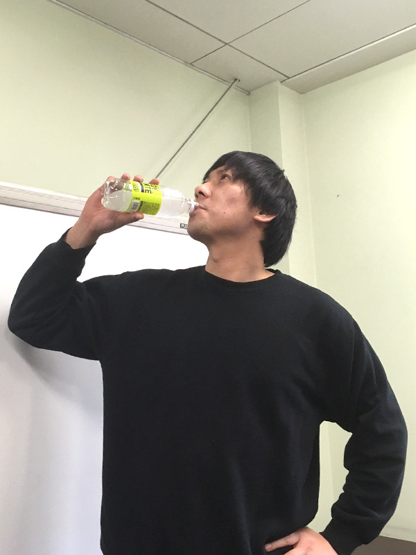 飲んでみてください! 飲んでみてください!
