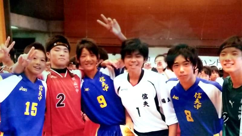 中学生の私です。(左から3番目) 中学生の私です。(左から3番目)