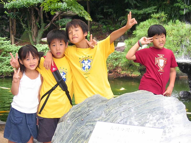 左から佐藤妹、末岡選手兄、私、泣きべそ小僧(末岡選手) 左から佐藤妹、末岡選手兄、私、泣きべそ小僧(末岡選手)