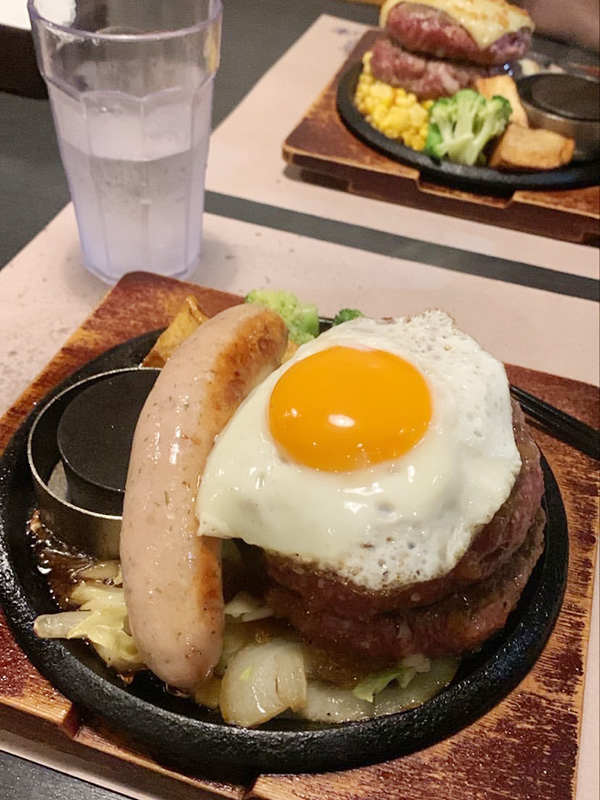 ボリューム満点の木こり屋のハンバーグ ボリューム満点の木こり屋のハンバーグ
