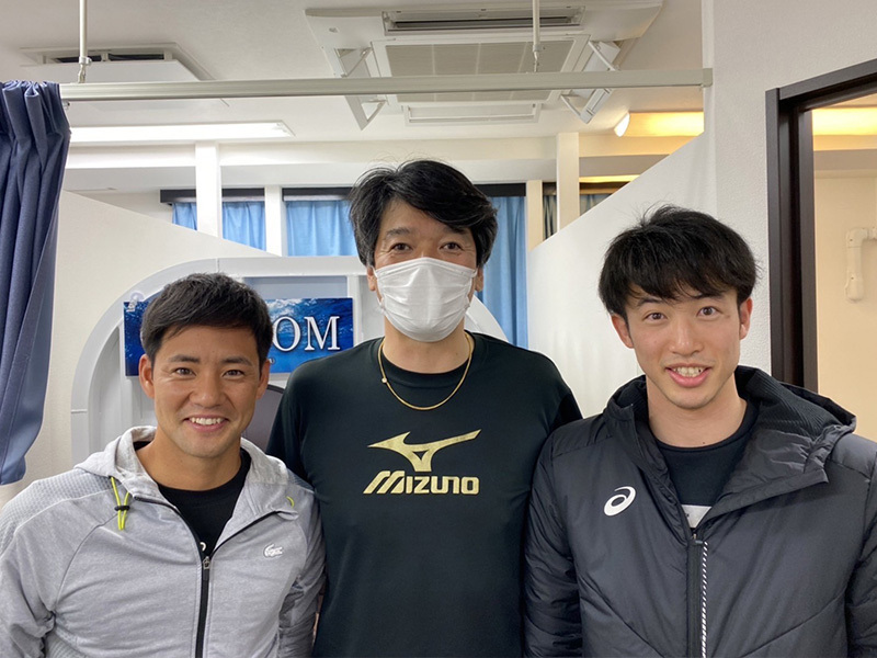 たまたま遭遇したテニスプロ守屋選手、馬木さん、私 たまたま遭遇したテニスプロ守屋選手、馬木さん、私