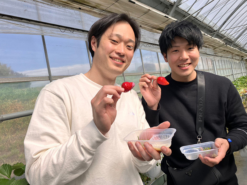 友兼選手といちご狩り 友兼選手といちご狩り