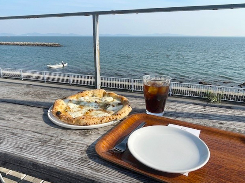海とピザ