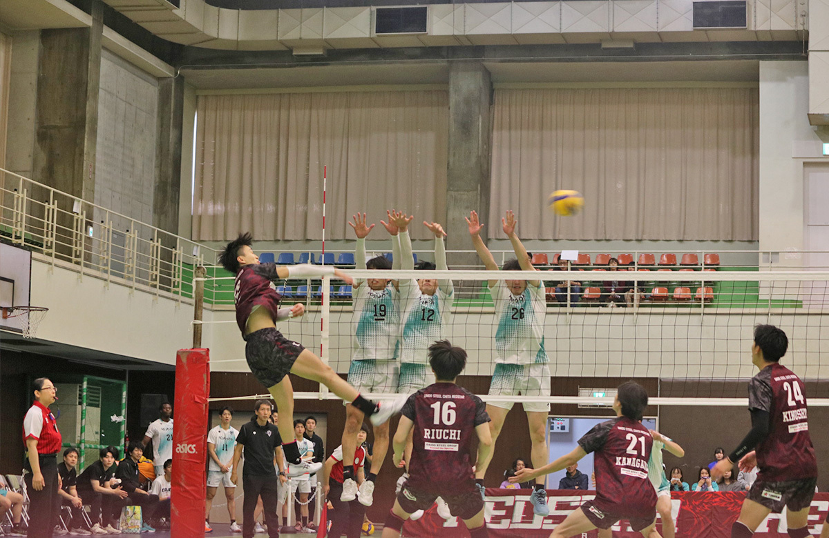 島田選手の強烈なアタック!