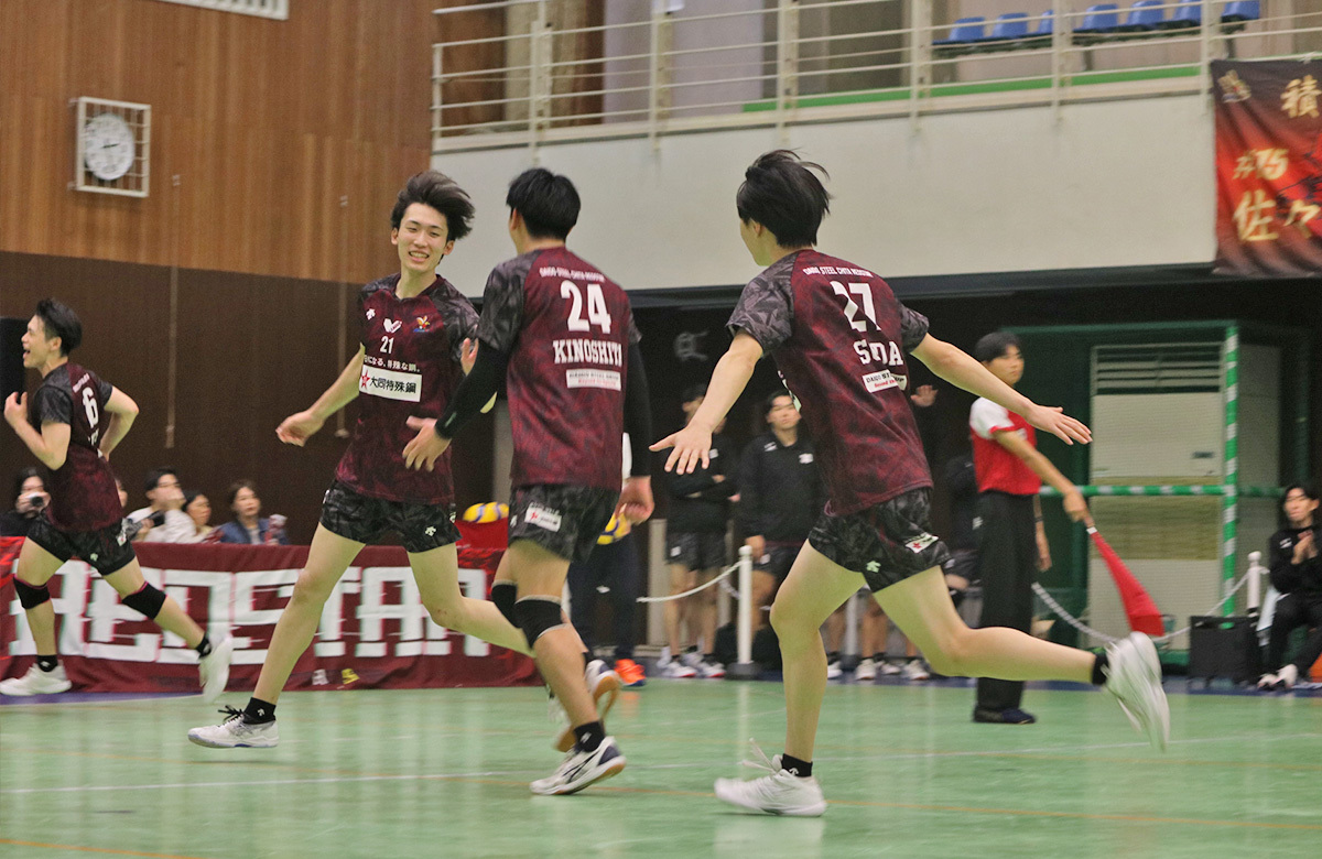 得点をきめ、喜ぶ金川選手